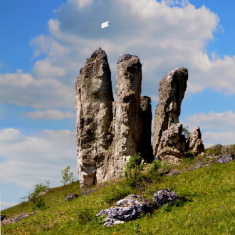 FELSEN . HÖHLEN