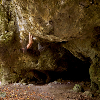 KLETTERN . BOULDERN