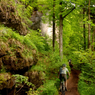 MOUNTAINBIKEN . E-BIKE